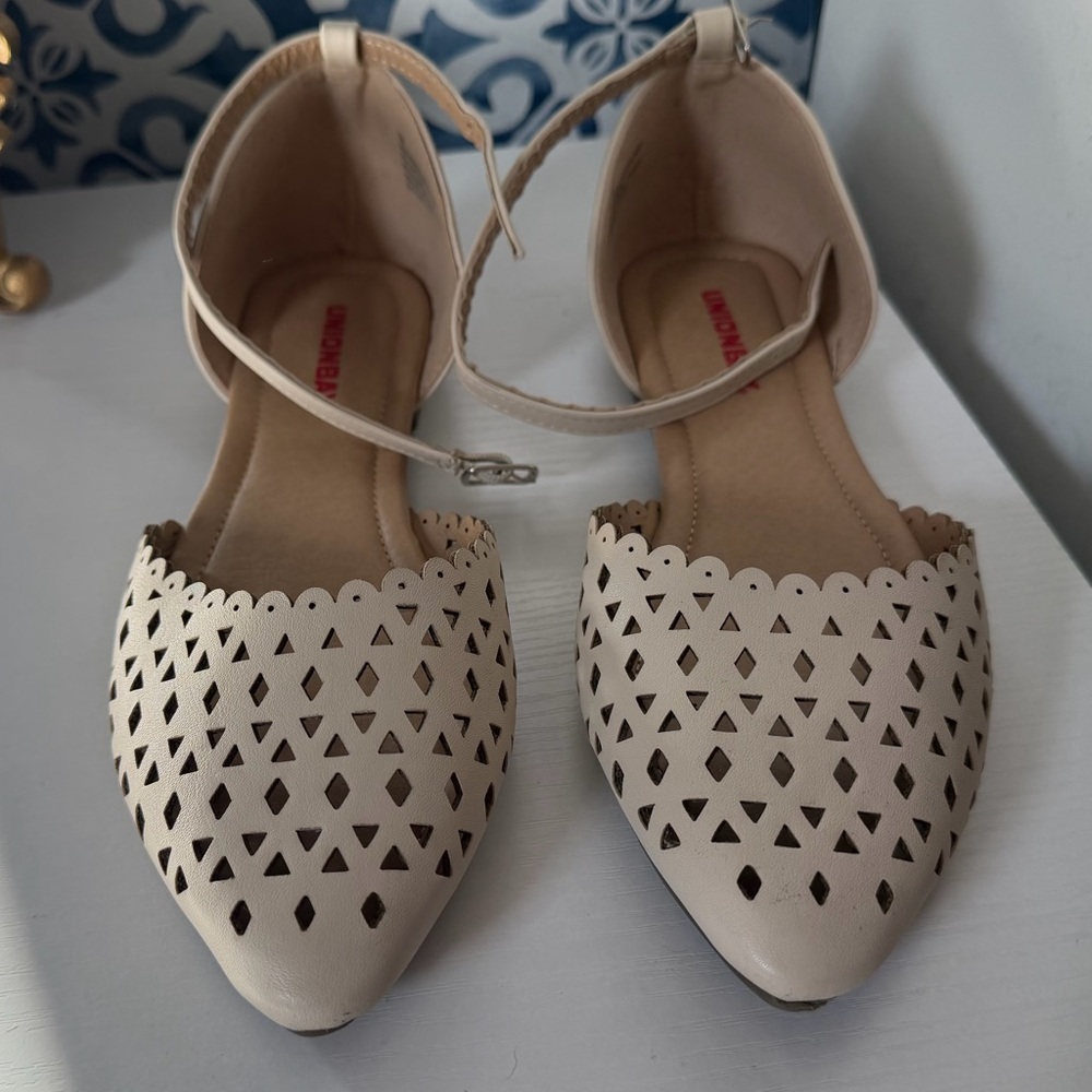 UNIONBAY Cream Women's Flats with Cutout Design